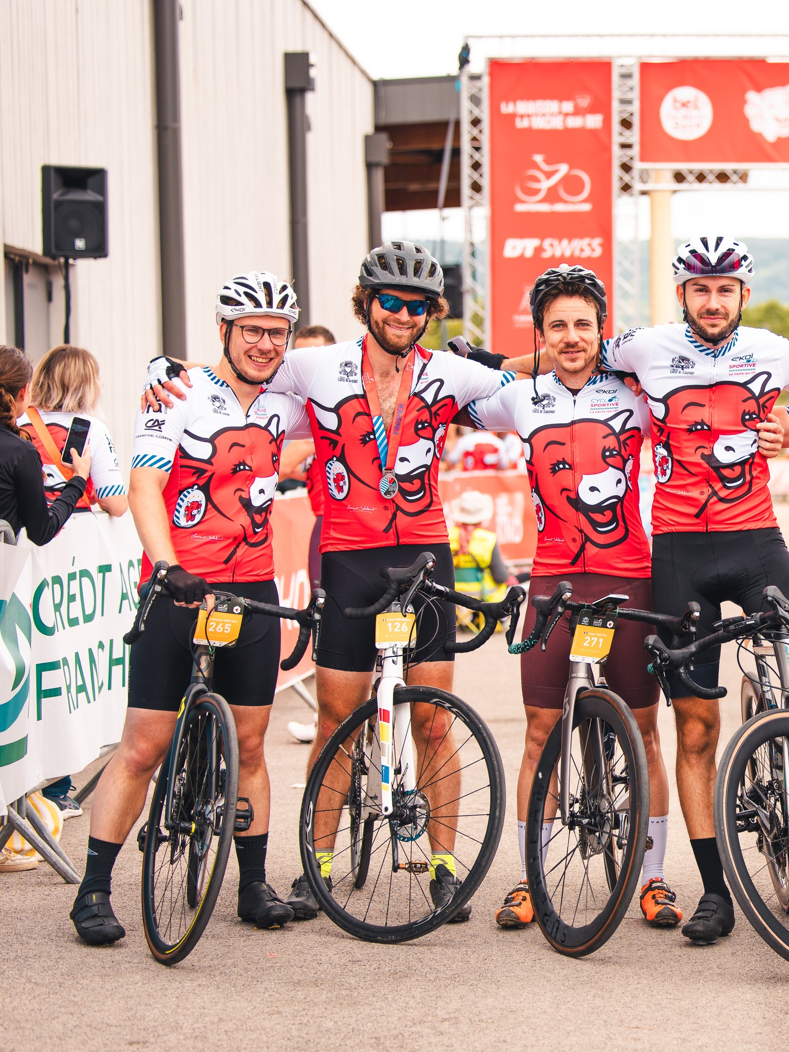 🤟 En bande organisée !
Vous êtes plus de 7 coureurs d’un même club, groupe ou entreprise ?
👉 Créez votre équipe, profitez d’une remise spéciale et tentez de décrocher le classement par équipe 🏆

📅 Infos & inscriptions :
✍️ cyclosportive-lavachequirit.fr

📸 @alanis_pic_ 

#CyclosportiveLaVachequiRit #VachequiRit #Jura #LonsLeSaunier #Gravel #Cyclosport #LaurentJalabert #Cycling #Jaja #granfondo