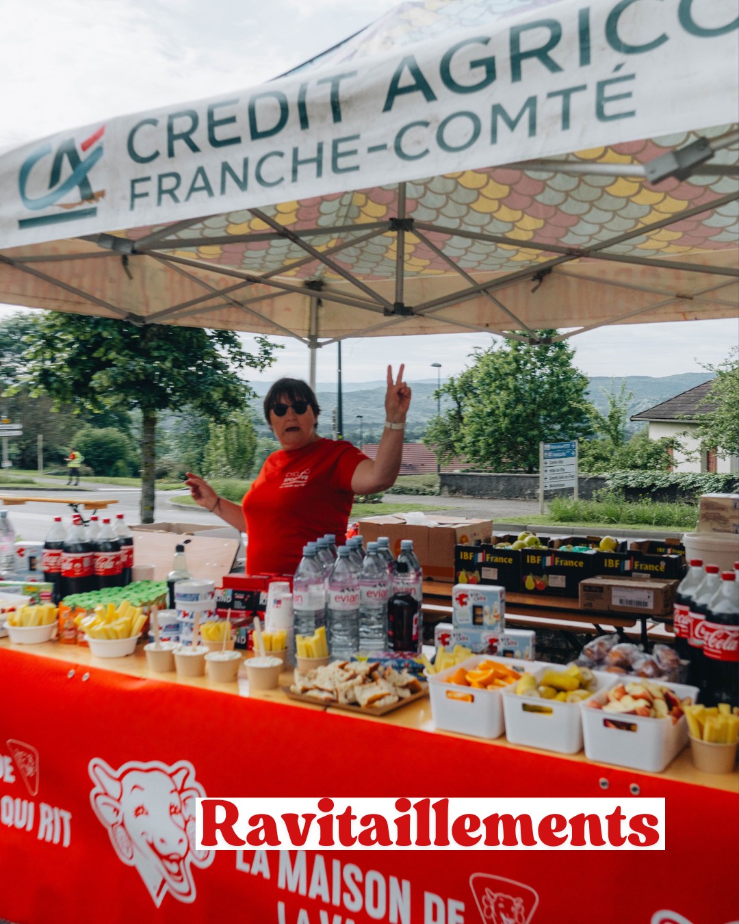 🌭🍴 La tournée du patron ! 

Fruits, barres, compotes, fromage, charcuterie... Tous les parcours compteront 1 ou plusieurs ravitaillements. 

Le plus dur, c'est de repartir ! 😋

𝐈𝐧𝐟𝐨𝐫𝐦𝐚𝐭𝐢𝐨𝐧𝐬 & 𝐢𝐧𝐬𝐜𝐫𝐢𝐩𝐭𝐢𝐨𝐧𝐬 ⤵️
✍️ https://cyclosportive-lavachequirit.fr/

#CyclosportiveLaVachequiRit #VachequiRit #Jura #LonsLeSaunier #Gravel #Cyclosport #LaurentJalabert #Cycling #Jaja #granfondo